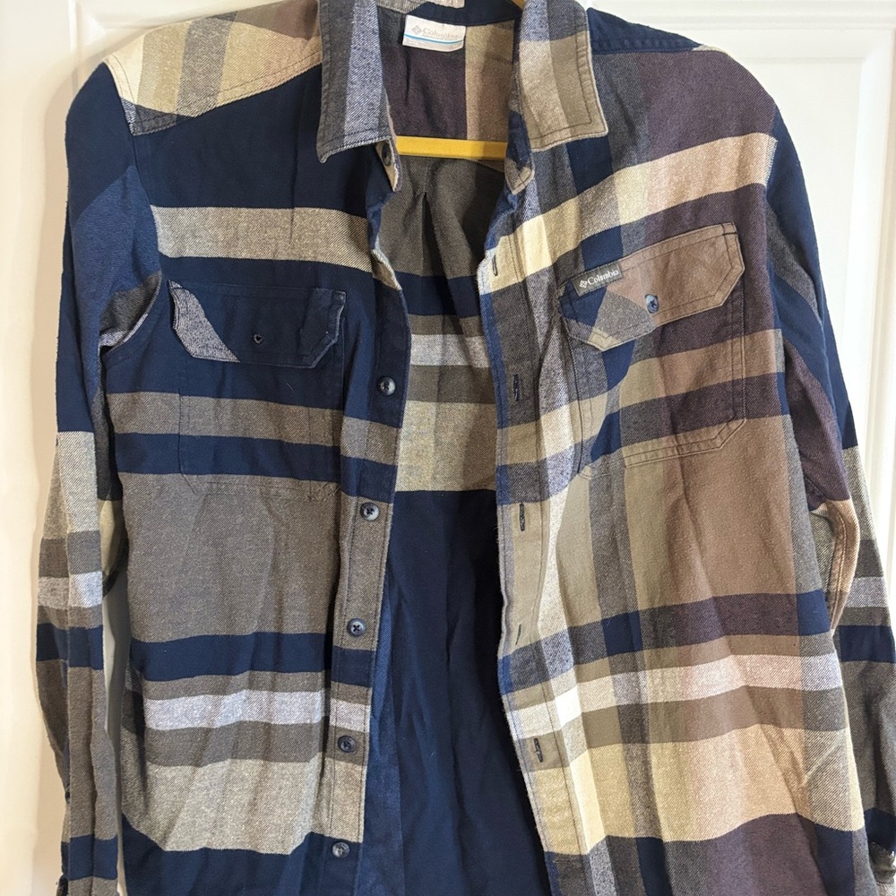 Columbia Navy and Cream Plaid Shirt fisherman flannel women’s size M regular fit
